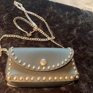 Shoulder bag can be used as belt bag